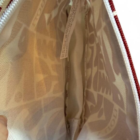 Red and white vuori cosmetic - Picture 2 of 2